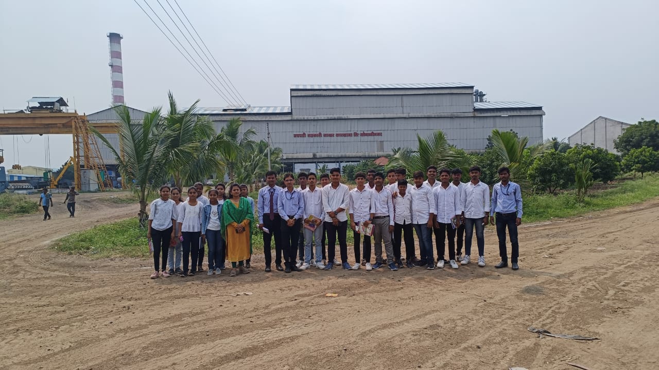 Eaglewood student group during an industrial visit