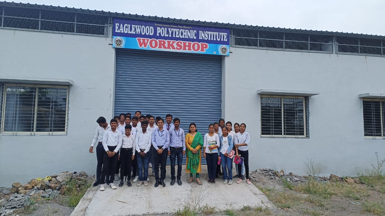 Students outside the Eaglewood workshop